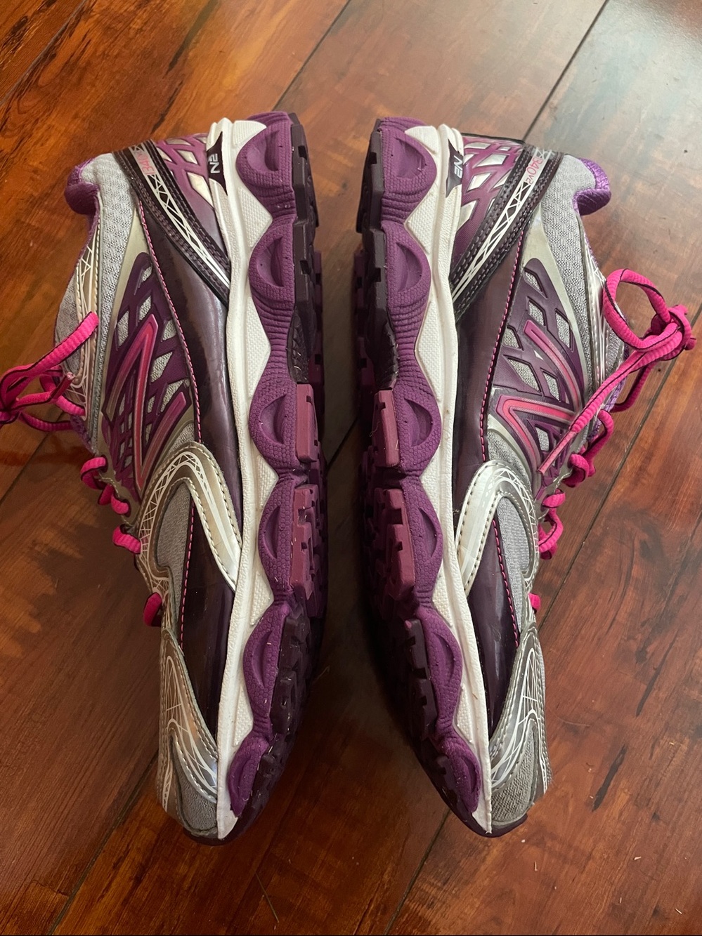 New Balance  1340v2  Silver Purple Pink Athletic Running Shoes womens 10.5 ecu - Picture 2 of 5